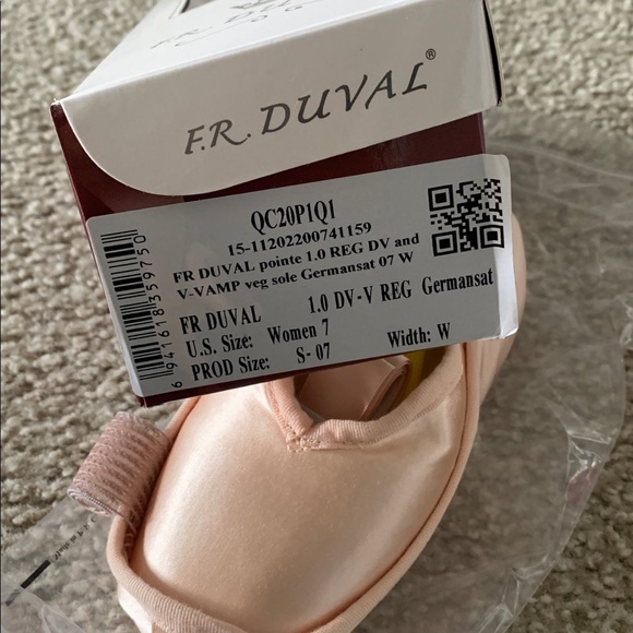 BRAND NEW Sansha Pointe Shoes - Picture 2 of 6